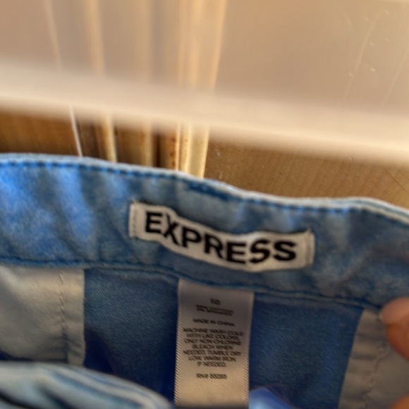 EXPRESS. Shorts. Size 10 - Picture 4 of 4